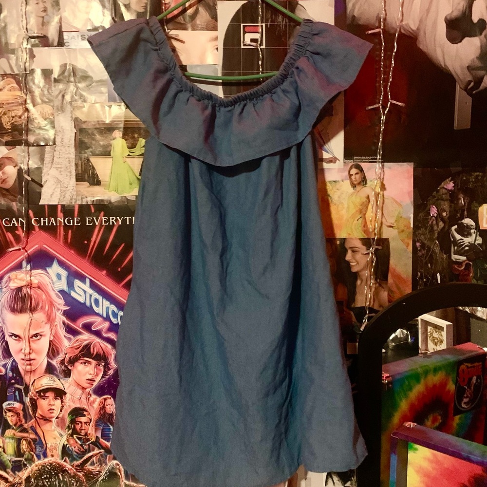 vintage 70s denim dress with pockets , no tags but fits sizes up to 2x